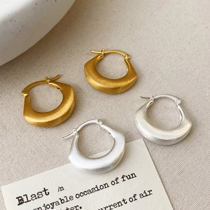 Boucles D'oreilles Créoles En Cuivre Finition Mate Brossée Minimaliste Français Géométrique Style Pour Femmes