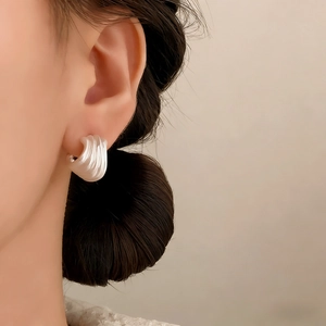 Chic shell texture matte C-shape earrings in cream white for a luxury minimalist style