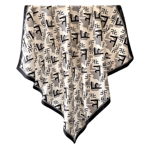 Élégant foulard en soie beige avec motifs monogrammes noirs et larges bordures noires