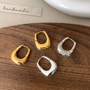 Women Geometric U-Shaped Hoop Earrings Copper With Hammered Texture Minimalist Fashion Jewelry Accessory For Daily Wear