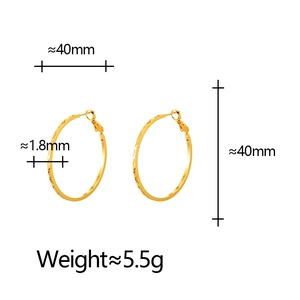 Orecchini a cerchio dorati da 40mm con motivi geometrici eleganti per le donne