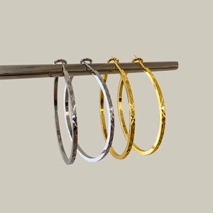 Orecchini a cerchio geometrici minimalisti con trama diamantata in oro e argento