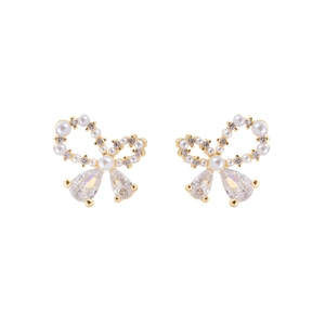 Elegant bow-shaped earrings with pearls and pear-cut cubic zirconia in gold metal