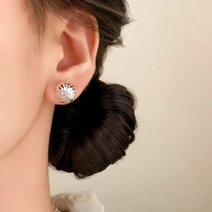 Minimalist round stud earrings with radiant texture in silver-plated copper for women