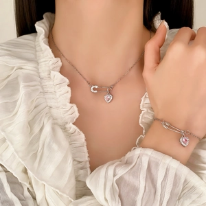 Bracelet Et Collier Pendentif Épingle À Nourrice Cœur Zircon Élégant Bijoux De Luxe En Laiton Polyvalents Pour Femmes