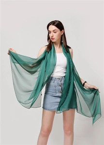 Scialle in chiffon verde smeraldo leggero per protezione solare e accessorio di stile
