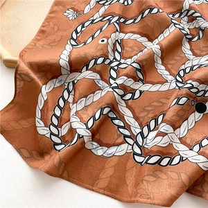 Détail d'une écharpe à chevrons avec motifs de cordes et sergé rouge brique vintage