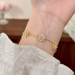 Elegant 18K gold snowflake bracelet with micro-pave cubic zirconia on a delicate O-chain