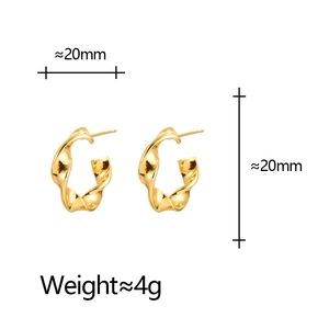 Élégantes boucles d'oreilles créoles torsadées dorées de 20 mm pour femmes