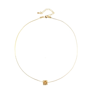 Collier minimaliste doré avec pendentif cube de billes et chaîne réglable sur blanc