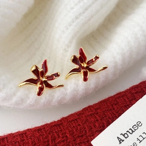 Elegant retro dark red enamel flower stud earrings with gold trim for women