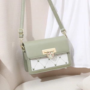 Sac À Épaule Femme Cuir PU Cœur Matelassé Sac Bandoulière Bloc De Couleur Serrure Fleur Fermoir Cœur Large Sangle Tendance