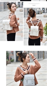 Détail du sac à dos en similicuir blanc et gris-bleu avec boucles et le logo FIDM