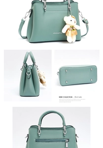 Détails du sac à main vert menthe avec pendentif ours, clous métalliques et chaîne argent