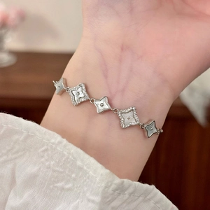 Elegant zircon shell star bracelet for women with adjustable pull-style chain
