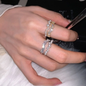 Bagues doubles dorées et argentées serties de zircons et de perles blanches fines