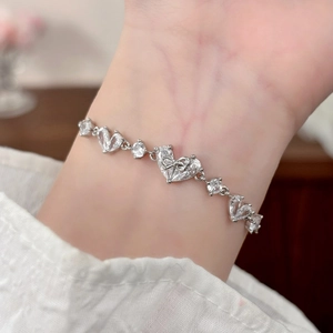 Elegante bracciale regolabile da donna con cuore in zircone e fiocco finitura argento