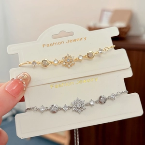 Elegantes Schneeflocken Armband Kupfer Mit Weißen Zirkonia Verstellbarer Schiebeverschluss Damen Täglicher Schmuck Luxusstil