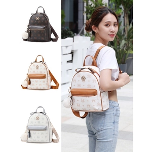 Mini-Mode-Rucksack mit Monogramm-Druck und Plüschball-Anhänger für Damen und Mädchen