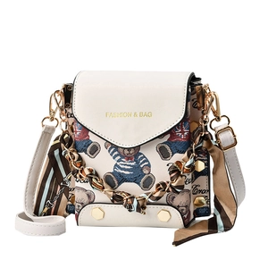Mini borsa a tracolla bianca con stampa orsetto e manico decorativo in foulard di seta