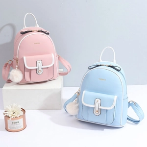 Sacs à dos chics en cuir souple rose et bleu clair avec pompon et détail de nœud