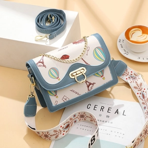 Petit sac à bandoulière imprimé bleu et blanc avec motif tour Eiffel et deux bandoulières