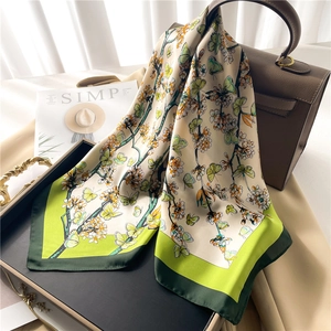 Eleganter Quadratischer Satinnschal Mit Blumen Und Schmetterlingen KunstSatin Leichtes Halstuch Kopftuch Für Damen
