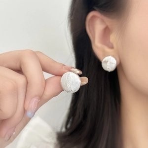 Minimalist silver circular stud earrings with brushed texture and zircon inlay