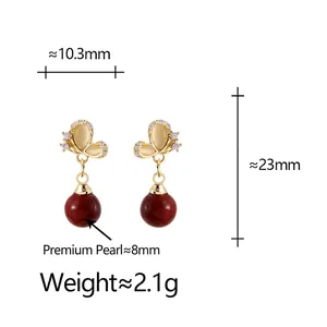 Boucles d'oreilles papillon en œil de chat élégantes avec perles rouges de 8mm dorées