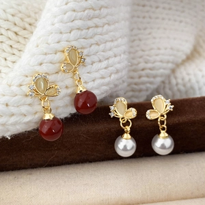 Boucles D'oreilles Pendantes Papillon Style Français Cuivre Avec Pierre Oeil De Chat Strass Et Faux Künstliche Perle Bijoux Élégants