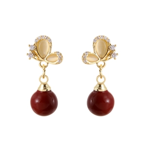 Boucles d'oreilles papillon style français avec œil de chat et perles rouges dorées