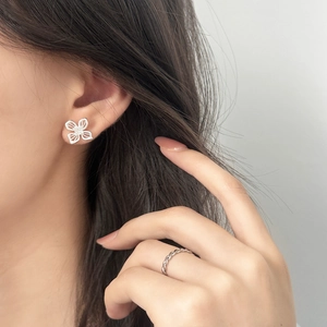 Elegant hollow butterfly stud earrings with rhinestones and textured silver ring set