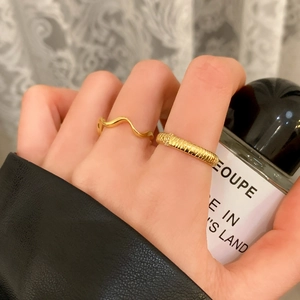 Minimalist gold ring set with wave design and textured band featuring micro zircon