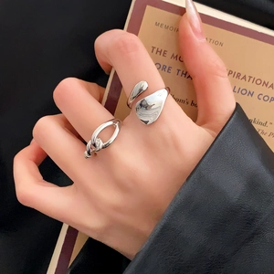 Minimalist silver ring set with liquid water drop and chain link design for women