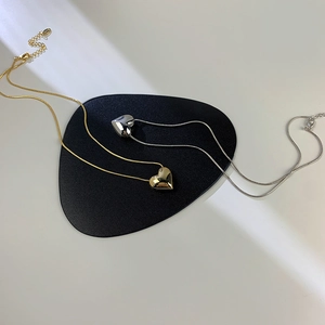 Collane con ciondolo a cuore in oro e argento lucido con catena a serpente per donne