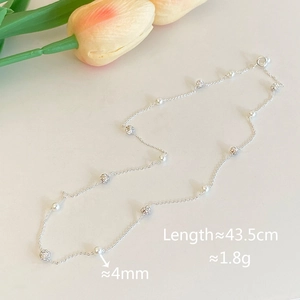 Détails du collier de perles baroques et zircons avec les mesures de longueur et de poids