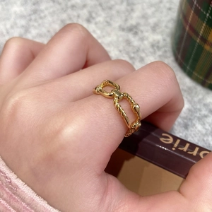 Minimalist gold chain link open ring with intertwined spiral texture for women