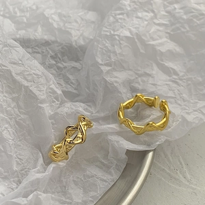Minimalist double-layer gold wave ring set with delicate braided texture design