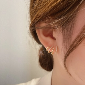 Detailed view of gold plated four-claw ear cuff earring featuring micro-inlaid zircons