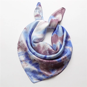 Carré de soie satiné au style peinture à l'huile abstrait violet et bleu pour femme