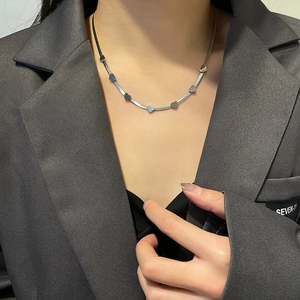 Silver heart pendant snake chain necklace for women in minimalist retro style