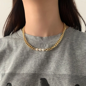 Baroque pearl necklace with gold-plated thick chain worn on a model's neck