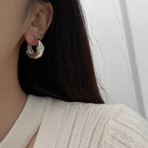 Geometric Beaded Texture Copper Hoop Earrings Women Fashion Chunky U Shaped Ear Buckles Gold Silver Plated Jewelry