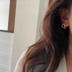 Boucles d'oreilles créoles dorées en forme de U à double couche pour un style chic