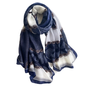 Sciarpa di moda in cotone e lino con motivi a catena blu e ombre mimetiche