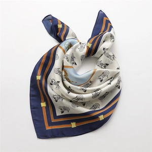 Eleganter Seidenschal mit luxuriösem Kutschenmuster in Marineblau und Orangefarben