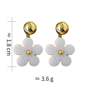 Detail view of gold flower earrings with white petals showing size 1.8cm and weight 3.6g