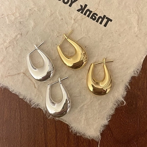Minimalist U-shaped hoop earrings in polished gold and silver finish for women