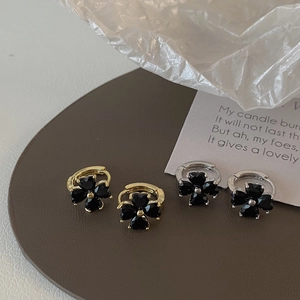 Elegant four-leaf clover drop earrings in gold and silver finish with black heart stones