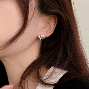 Silver multi-layered intertwined loop earrings for women with minimalist retro design
